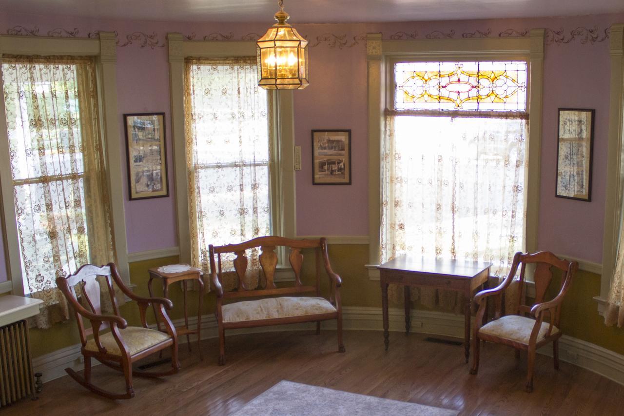 The Cottage House Council Grove Екстер'єр фото